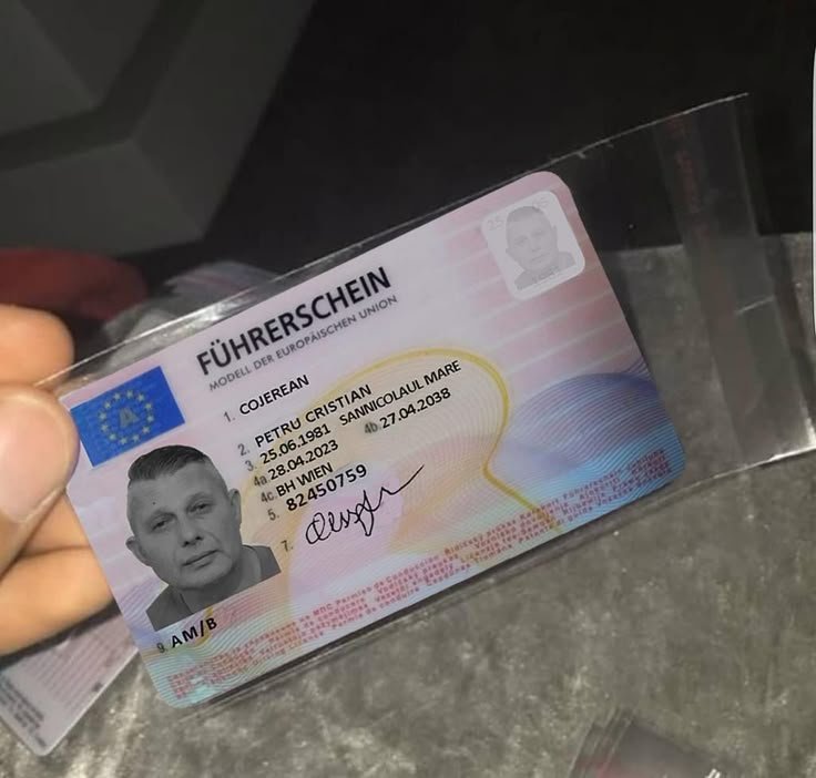 538b95e6759e5e7ee3ed52f68e49c8da 1 European driving license in hand